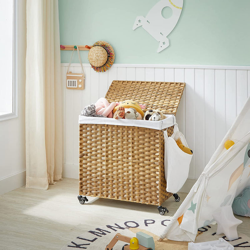 Wasmand, handgeweven, wasverzamelaar, 140 L, gemaakt van polyrattan, met 3 compartimenten, uitneembare zak, deksel, handvaten, voor woonkamer, badkamer, 66 x 33 x 60 cm, kleur naturel LCB363N01