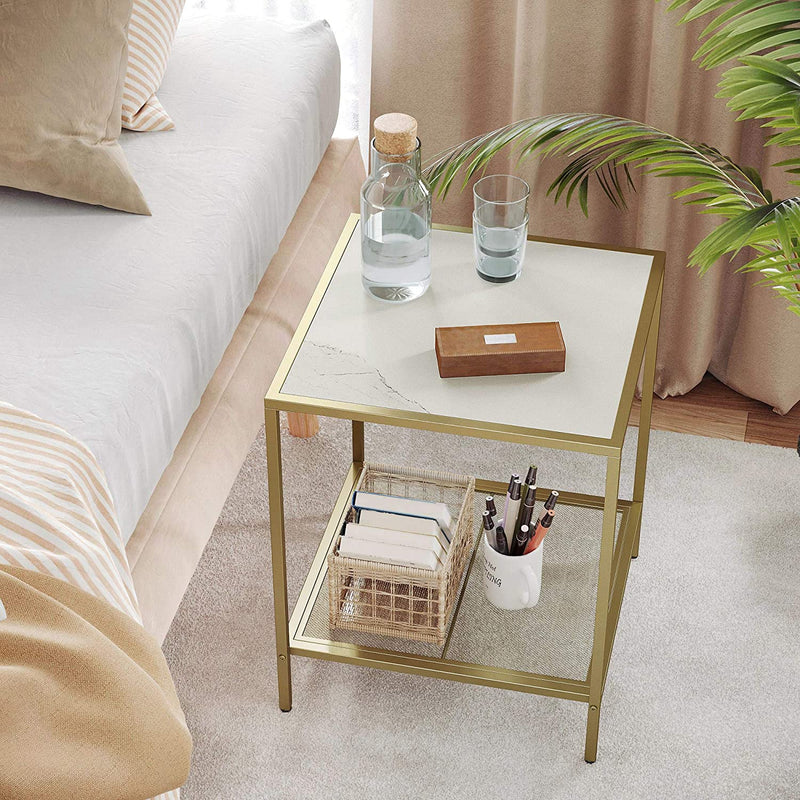 Bijzettafel, salontafel met 2 niveaus, gemaakt van gehard glas, stabiel, met metalen frame, rasterplank, voor woonkamer, slaapkamer, goudmarmeren look LGT030W01